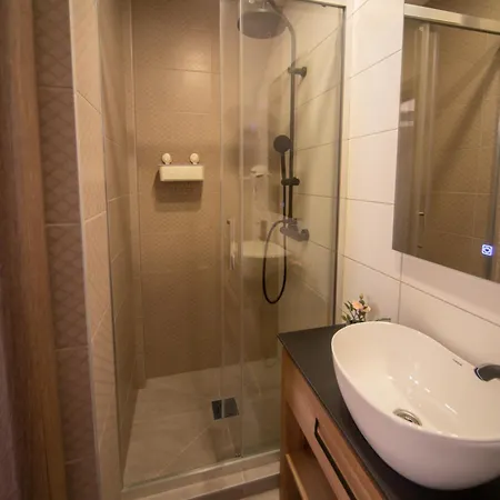 Turista-apartmani U Centru Sa Parkingom Appartamento *